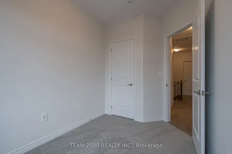 5899 Saigon Street Mississauga ON L5V 0E9
