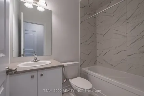 5899 Saigon Street Mississauga ON L5V 0E9