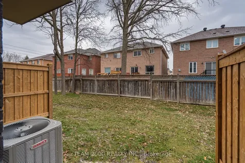 5899 Saigon Street Mississauga ON L5V 0E9