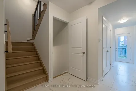 5899 Saigon Street Mississauga ON L5V 0E9