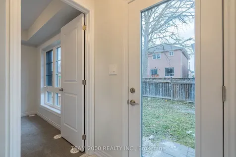5899 Saigon Street Mississauga ON L5V 0E9