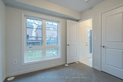 5899 Saigon Street Mississauga ON L5V 0E9