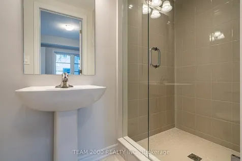 5899 Saigon Street Mississauga ON L5V 0E9