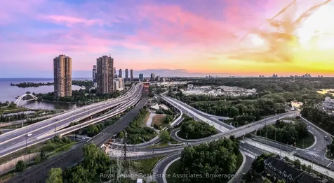 105 The Queensway N/a Toronto ON M6S 5B5