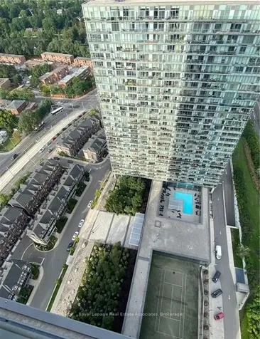 105 The Queensway N/a Toronto ON M6S 5B5