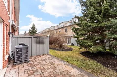 66 Compass Way Mississauga ON L5G 4T8