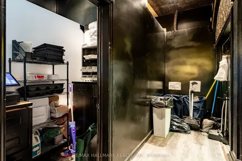 1027 Finch Avenue W Toronto ON M3J 2C7