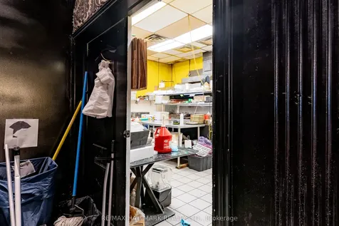 1027 Finch Avenue W Toronto ON M3J 2C7
