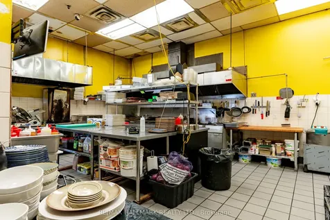 1027 Finch Avenue W Toronto ON M3J 2C7