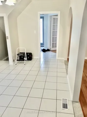 34 Mc Farland Avenue Toronto ON M6H 3N1