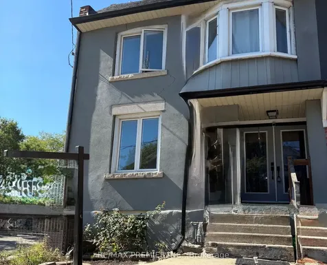 34 Mc Farland Avenue Toronto ON M6H 3N1