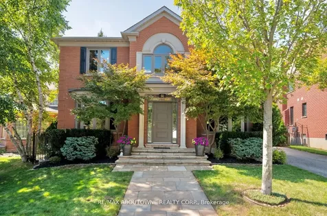 11 Morrison Creek Crescent Oakville ON L6H 4C3