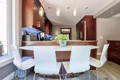 11 Morrison Creek Crescent Oakville ON L6H 4C3