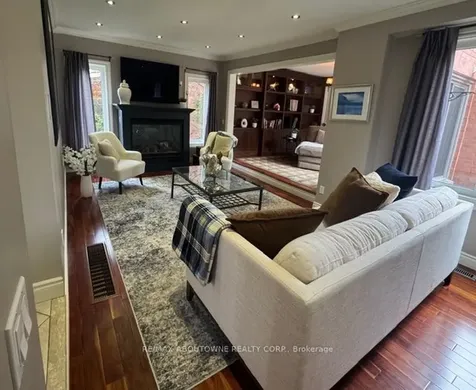 11 Morrison Creek Crescent Oakville ON L6H 4C3