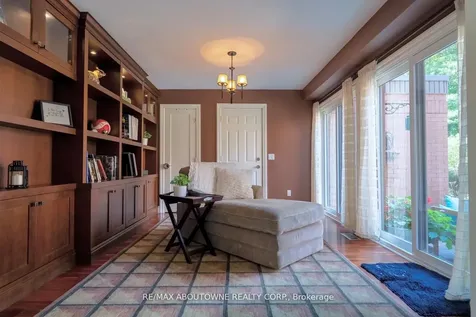 11 Morrison Creek Crescent Oakville ON L6H 4C3