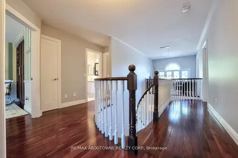 11 Morrison Creek Crescent Oakville ON L6H 4C3