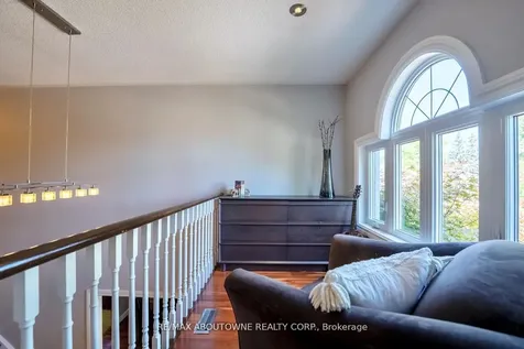11 Morrison Creek Crescent Oakville ON L6H 4C3