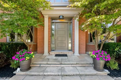 11 Morrison Creek Crescent Oakville ON L6H 4C3