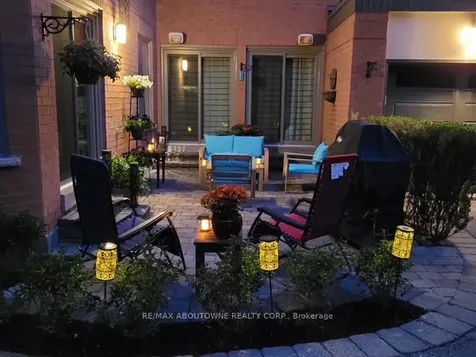 11 Morrison Creek Crescent Oakville ON L6H 4C3