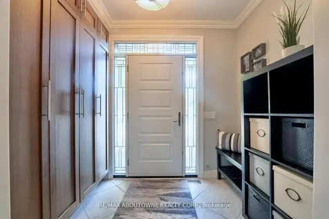 11 Morrison Creek Crescent Oakville ON L6H 4C3