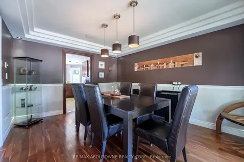 11 Morrison Creek Crescent Oakville ON L6H 4C3