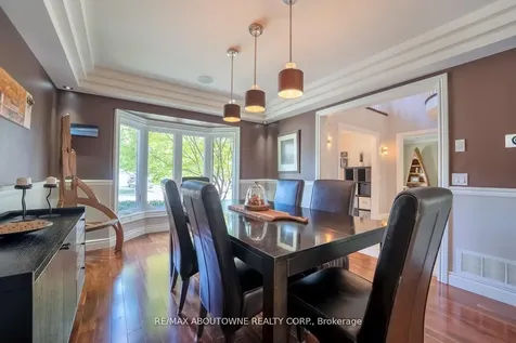 11 Morrison Creek Crescent Oakville ON L6H 4C3