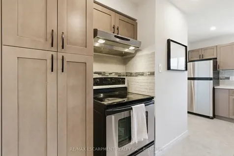 587 Timber Lane Burlington ON L7L 4B1