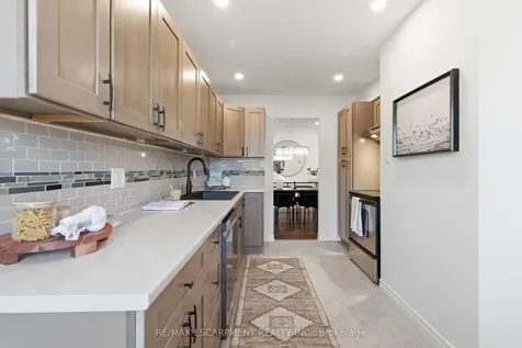 587 Timber Lane Burlington ON L7L 4B1