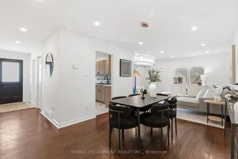 587 Timber Lane Burlington ON L7L 4B1