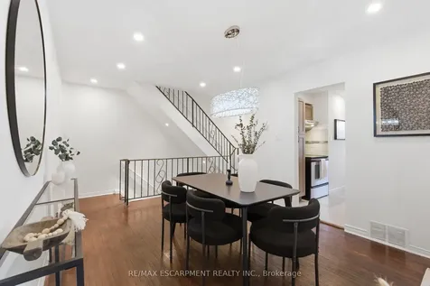 587 Timber Lane Burlington ON L7L 4B1
