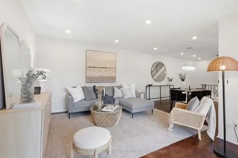 587 Timber Lane Burlington ON L7L 4B1