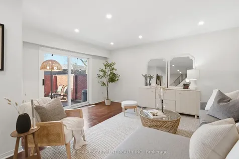 587 Timber Lane Burlington ON L7L 4B1