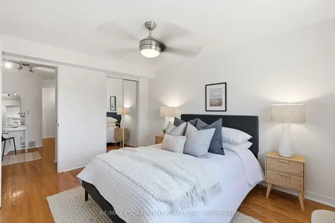 587 Timber Lane Burlington ON L7L 4B1