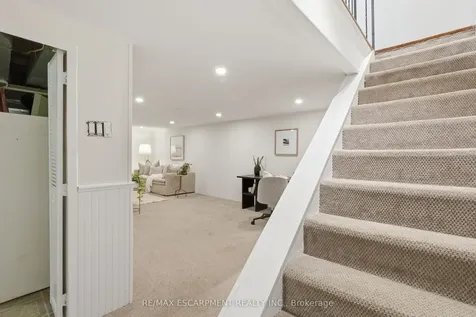 587 Timber Lane Burlington ON L7L 4B1