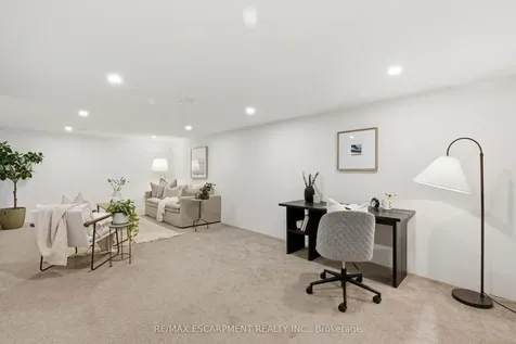 587 Timber Lane Burlington ON L7L 4B1