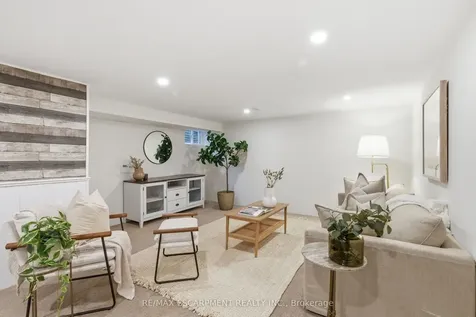 587 Timber Lane Burlington ON L7L 4B1