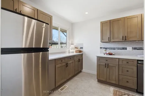 587 Timber Lane Burlington ON L7L 4B1