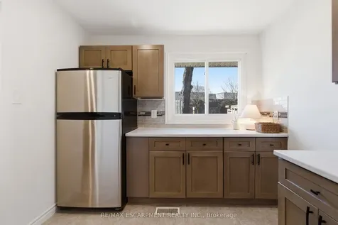 587 Timber Lane Burlington ON L7L 4B1