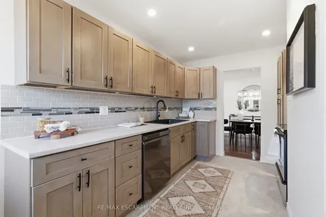 587 Timber Lane Burlington ON L7L 4B1