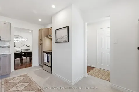 587 Timber Lane Burlington ON L7L 4B1