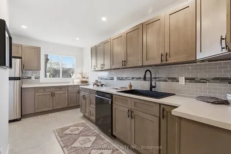 587 Timber Lane Burlington ON L7L 4B1