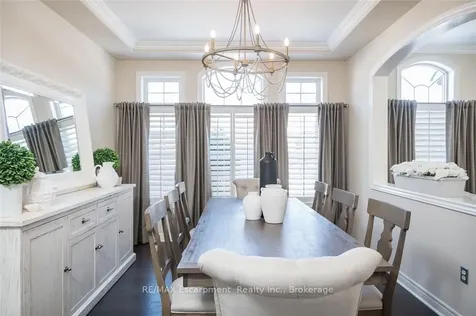 2454 Longridge Crescent Oakville ON L6H 6N8