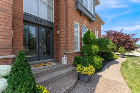 2454 Longridge Crescent Oakville ON L6H 6N8