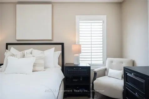 2454 Longridge Crescent Oakville ON L6H 6N8