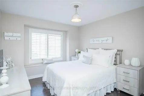 2454 Longridge Crescent Oakville ON L6H 6N8