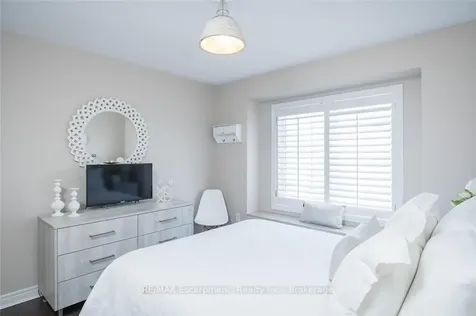 2454 Longridge Crescent Oakville ON L6H 6N8