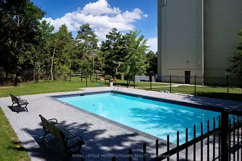 2301 Derry Road W Mississauga ON L5N 2R4