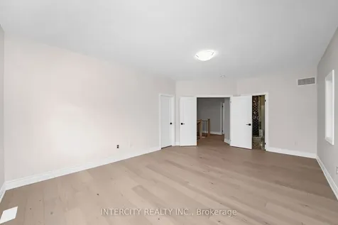 15 Keyworth Crescent Brampton ON L6R 4G3