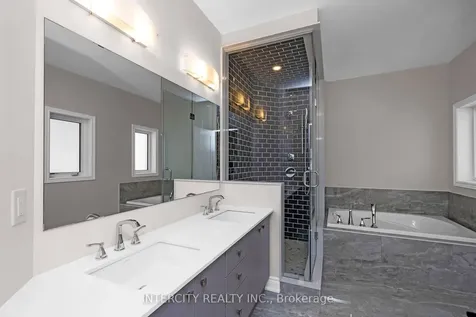 15 Keyworth Crescent Brampton ON L6R 4G3