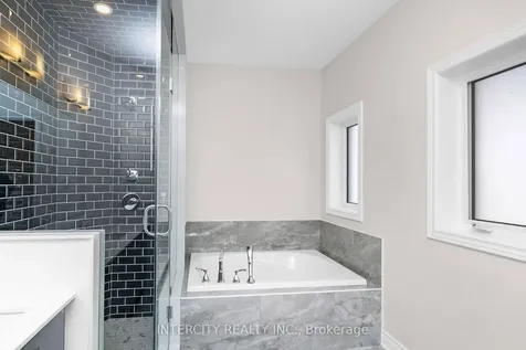 15 Keyworth Crescent Brampton ON L6R 4G3